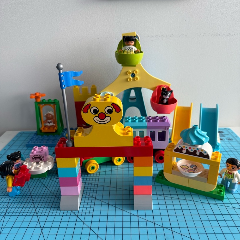 Lego DUPLO Town Amusement Park Fairground